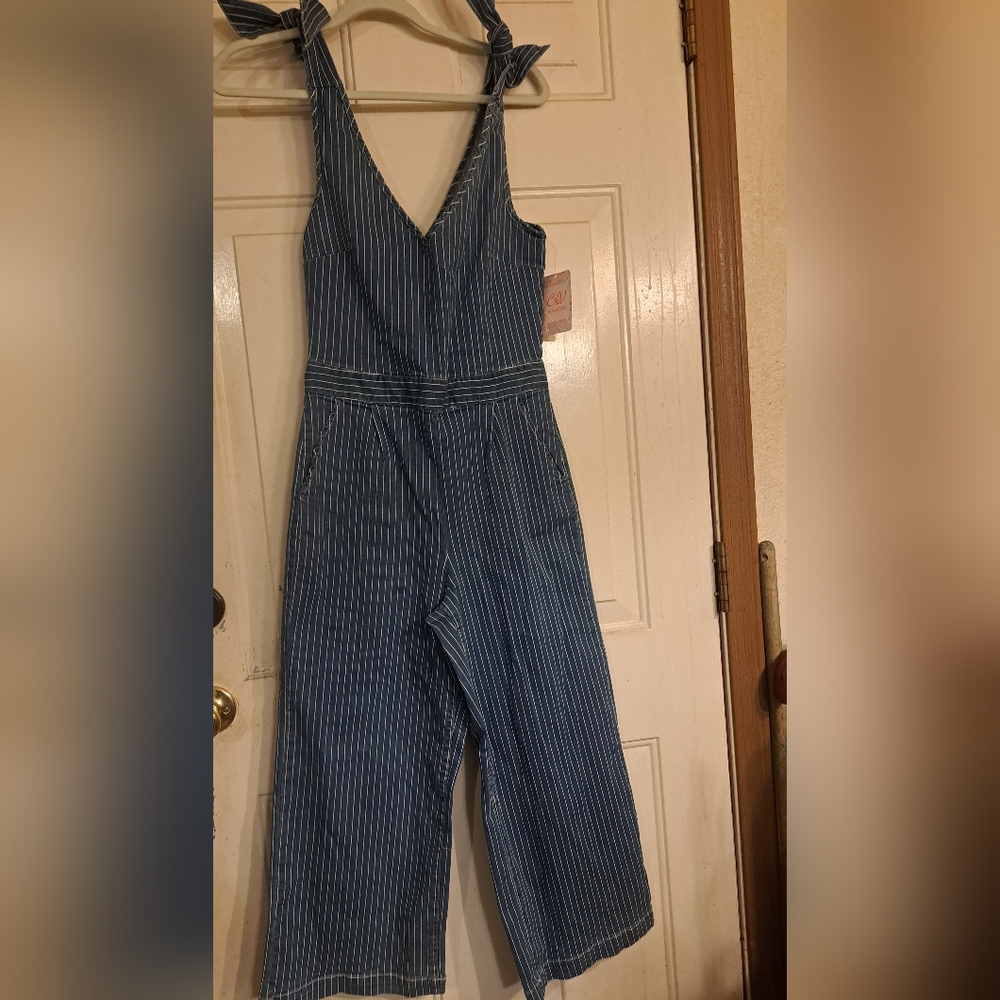 NWT  Chelsea &Violet S blue and white